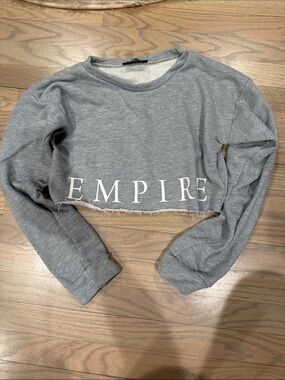 Cropped Gray Sweatshirt - Women's Long Sleeve Crop Top